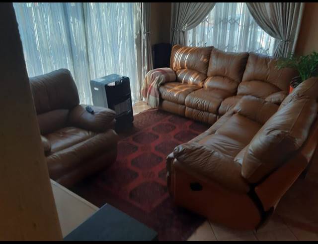 3 BEDROOM HOUSE SOLD IN THE ORCHARDS